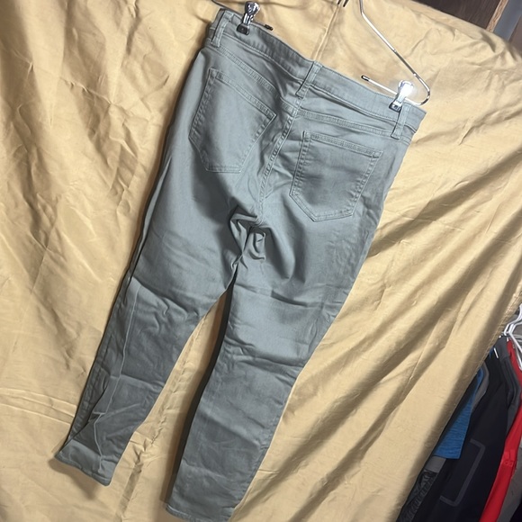 Gap - Picture 4 of 4